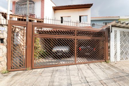 Casa à venda com 220m², 3 quartos e 2 vagasFachada