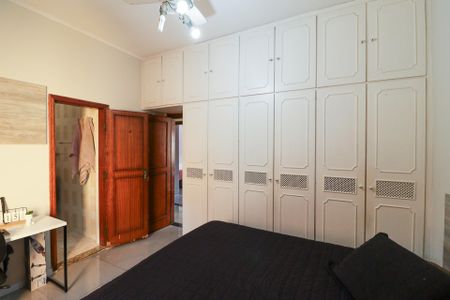 Casa à venda com 220m², 3 quartos e 2 vagasSuíte