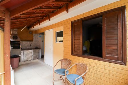 Casa à venda com 220m², 3 quartos e 2 vagasÁrea de Serviço e Churrasqueira