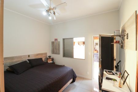 Casa à venda com 220m², 3 quartos e 2 vagasSuíte