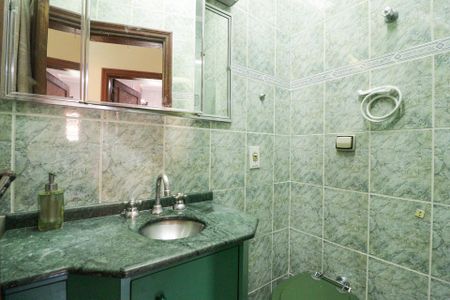 Casa à venda com 220m², 3 quartos e 2 vagasBanheiro Social