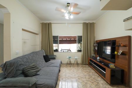 Casa à venda com 220m², 3 quartos e 2 vagasSala