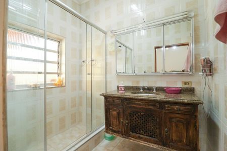 Casa à venda com 220m², 3 quartos e 2 vagasBanheiro da Suíte