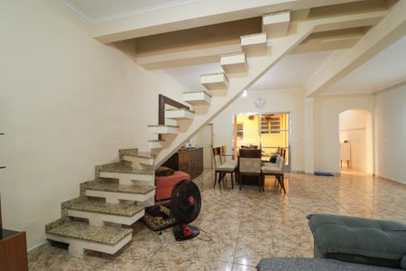 Casa à venda com 220m², 3 quartos e 2 vagasSala