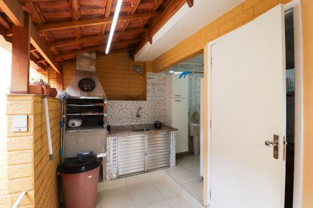 Casa à venda com 220m², 3 quartos e 2 vagasÁrea de Serviço e Churrasqueira