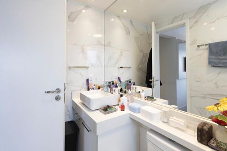 Apartamento à venda com 62m², 2 quartos e 1 vaga Apartamento à venda com 62m², 2 quartos e 1 vagaBanheiro da Suíte