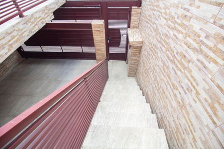 Casa à venda com 136m², 3 quartos e 1 vaga Casa à venda com 136m², 3 quartos e 1 vagaEscada