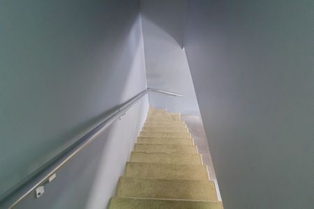 Casa à venda com 136m², 3 quartos e 1 vaga Casa à venda com 136m², 3 quartos e 1 vagaEscada