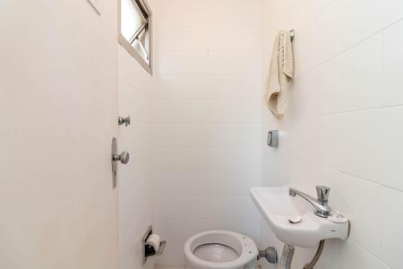 Apartamento à venda com 120m², 3 quartos e 2 vagas Apartamento à venda com 120m², 3 quartos e 2 vagasBanheiro de Serviço