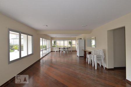 Apartamento à venda com 120m², 3 quartos e 2 vagas Apartamento à venda com 120m², 3 quartos e 2 vagasÁrea comum - Salão de festas