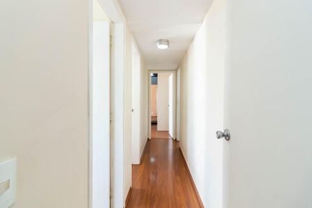 Apartamento à venda com 120m², 3 quartos e 2 vagas Apartamento à venda com 120m², 3 quartos e 2 vagasCorredor dos Quartos