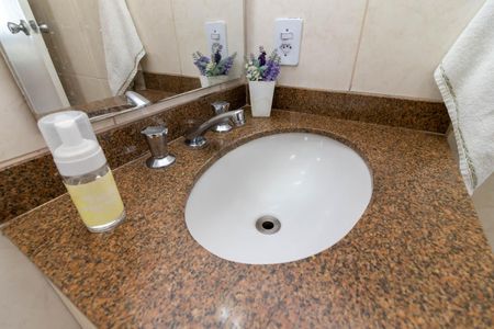 Apartamento à venda com 120m², 3 quartos e 2 vagas Apartamento à venda com 120m², 3 quartos e 2 vagasBanheiro da Suíte