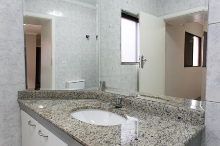 Casa à venda com 154m², 3 quartos e 4 vagas Casa à venda com 154m², 3 quartos e 4 vagasBanheiro da Suíte 1