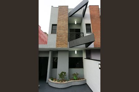 Casa à venda com 154m², 3 quartos e 4 vagas Casa à venda com 154m², 3 quartos e 4 vagasFachada