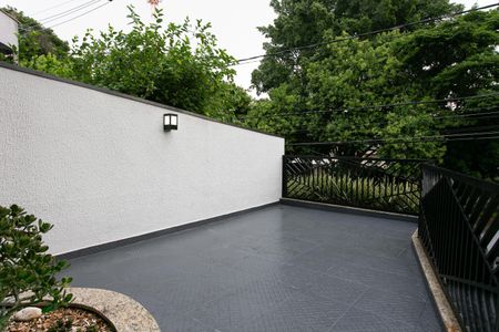Casa à venda com 154m², 3 quartos e 4 vagas Casa à venda com 154m², 3 quartos e 4 vagasVaranda