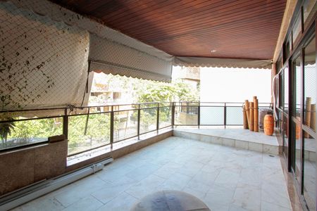 Apartamento à venda com 156m², 3 quartos e 3 vagasVaranda