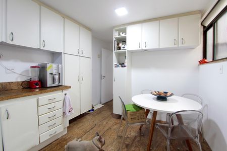 Apartamento à venda com 156m², 3 quartos e 3 vagasCozinha