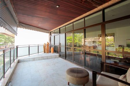 Apartamento à venda com 156m², 3 quartos e 3 vagasVaranda