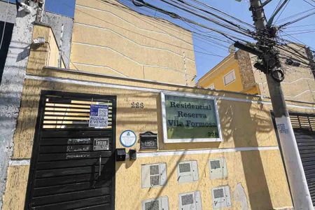 Casa de condomínio à venda com 76m², 2 quartos e 1 vagaFachada