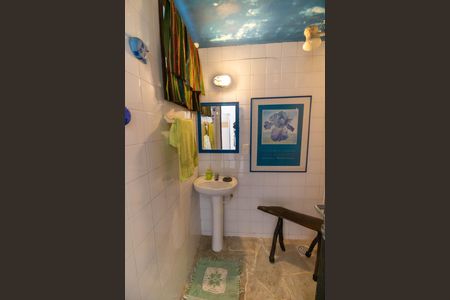 Casa de condomínio à venda com 212m², 3 quartos e 2 vagasBanheiro Externo