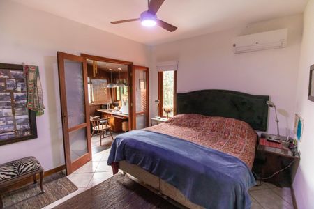 Casa de condomínio à venda com 212m², 3 quartos e 2 vagasSuíte