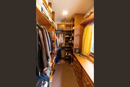Casa de condomínio à venda com 212m², 3 quartos e 2 vagasCloset da suíte