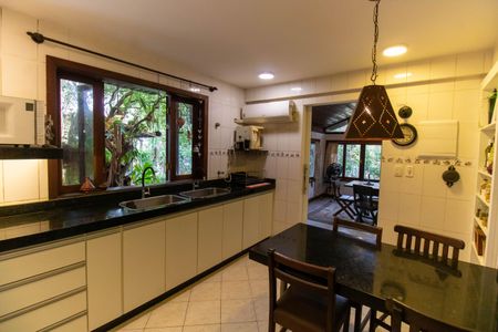 Casa de condomínio à venda com 212m², 3 quartos e 2 vagasCozinha