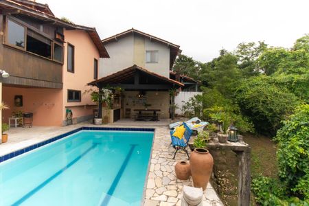 Casa de condomínio à venda com 212m², 3 quartos e 2 vagasÁrea externa