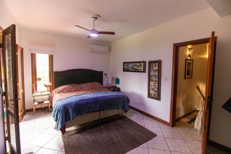 Casa de condomínio à venda com 212m², 3 quartos e 2 vagasSuíte