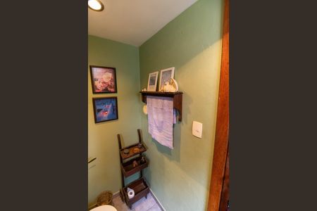 Casa de condomínio à venda com 212m², 3 quartos e 2 vagasLavabo