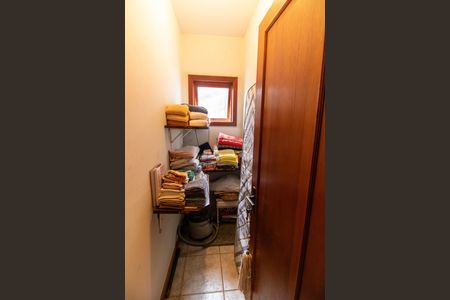 Casa de condomínio à venda com 212m², 3 quartos e 2 vagasRoupeiro