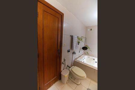 Casa de condomínio à venda com 212m², 3 quartos e 2 vagasBanheiro da Suíte