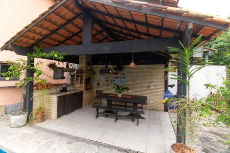 Casa de condomínio à venda com 212m², 3 quartos e 2 vagasÁrea externa