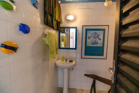 Casa de condomínio à venda com 212m², 3 quartos e 2 vagasBanheiro Externo