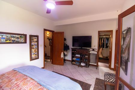 Casa de condomínio à venda com 212m², 3 quartos e 2 vagasSuíte