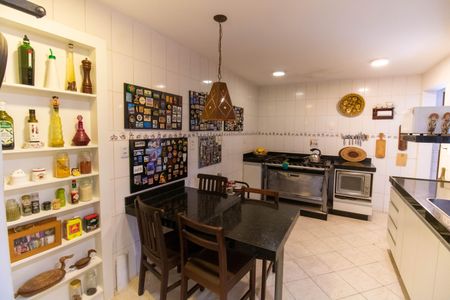 Casa de condomínio à venda com 212m², 3 quartos e 2 vagasCozinha