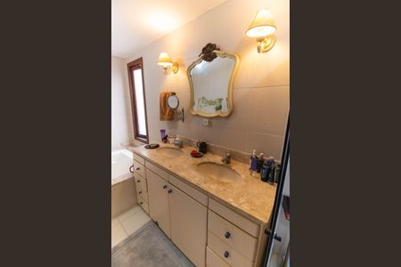 Casa de condomínio à venda com 212m², 3 quartos e 2 vagasBanheiro da Suíte