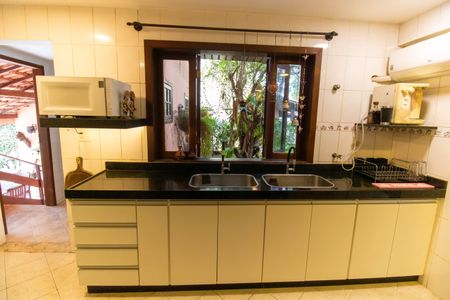 Casa de condomínio à venda com 212m², 3 quartos e 2 vagasCozinha