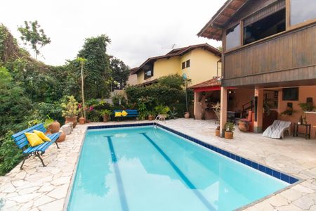 Casa de condomínio à venda com 212m², 3 quartos e 2 vagasÁrea externa