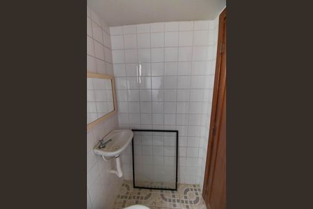 Casa de condomínio à venda com 212m², 3 quartos e 2 vagasBanheiro de serviço