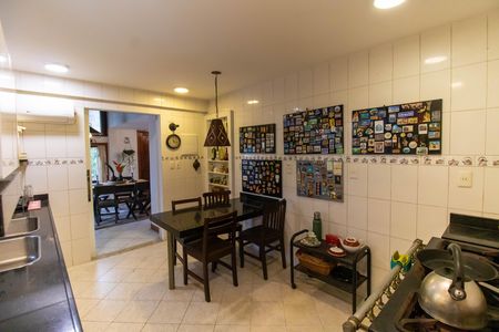 Casa de condomínio à venda com 212m², 3 quartos e 2 vagasCozinha