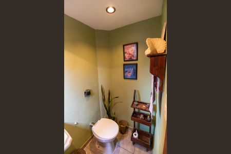 Casa de condomínio à venda com 212m², 3 quartos e 2 vagasLavabo