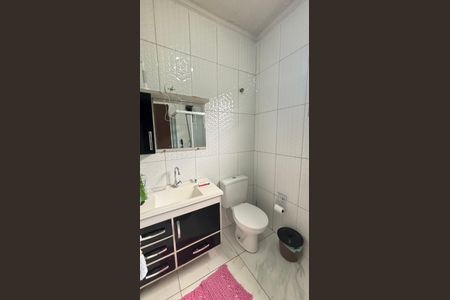 Casa à venda com 102m², 2 quartos e 2 vagasBanheiro