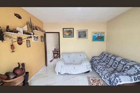 Casa à venda com 102m², 2 quartos e 2 vagasSala