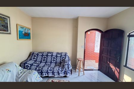 Casa à venda com 102m², 2 quartos e 2 vagasSala