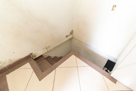 Casa à venda com 52m², 2 quartos e 1 vaga Casa à venda com 52m², 2 quartos e 1 vagaEscada