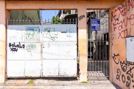 Casa à venda com 52m², 2 quartos e 1 vaga Casa à venda com 52m², 2 quartos e 1 vagaFachada