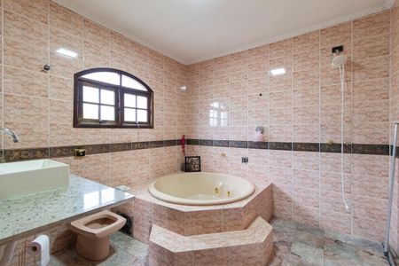 Casa à venda com 209m², 3 quartos e 3 vagasBanheiro da suíte