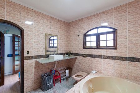 Casa à venda com 209m², 3 quartos e 3 vagasBanheiro da suíte