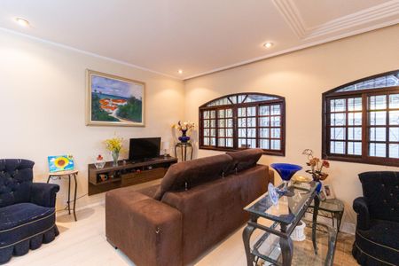 Casa à venda com 209m², 3 quartos e 3 vagasSala